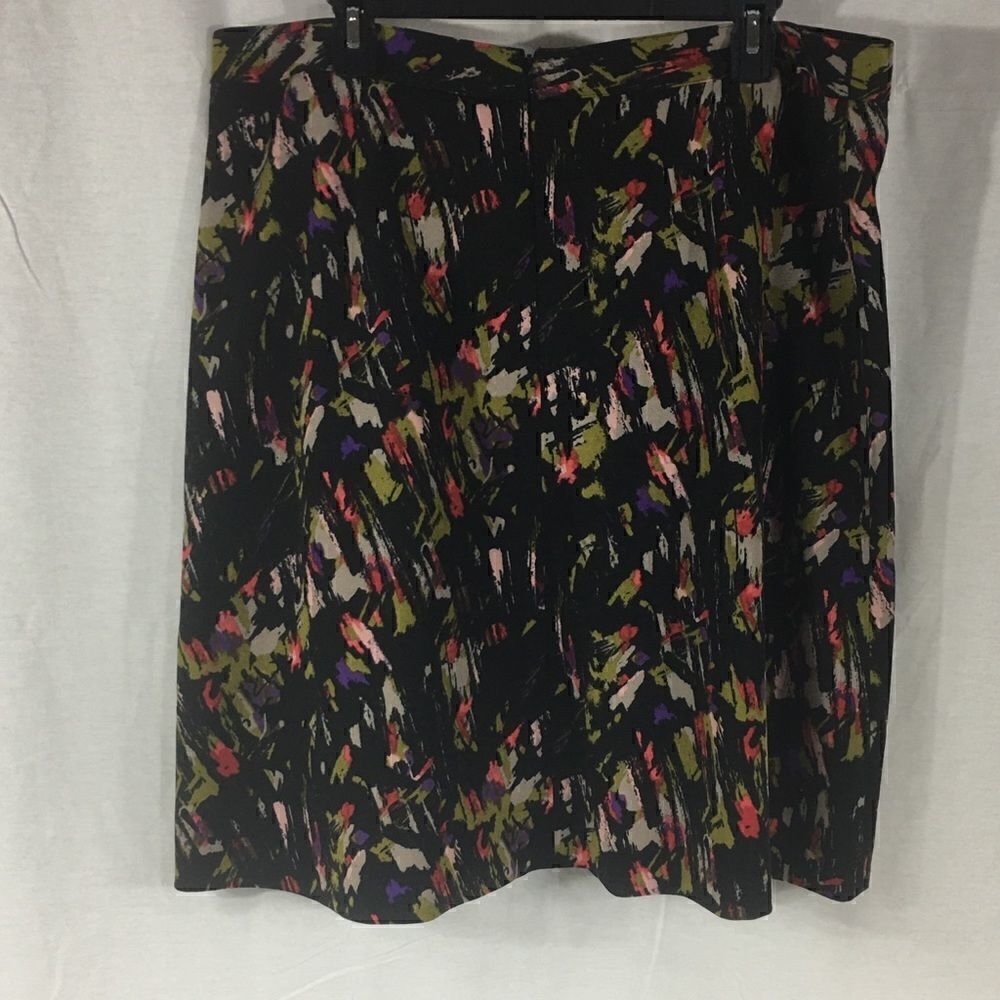 Lane Bryant size 16 skirt zipper at waist red black tan geometric pattern